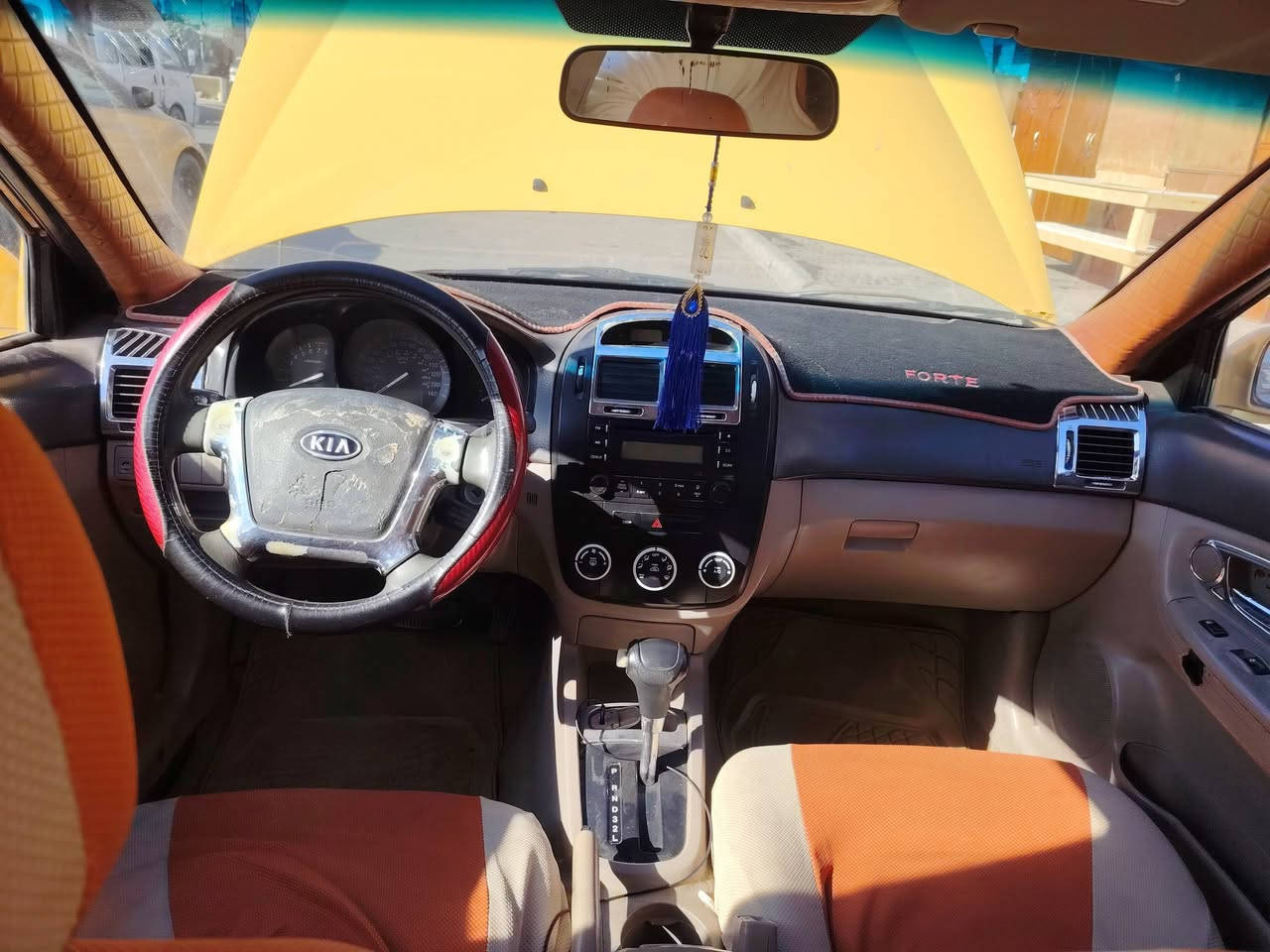 السلام عليكم كيا سبكترا وارد امريكي محرك 2000 مصفر هيئه وغرامات بيه ضربة جاملغ جهة السايق سنويه بسمي رقم بابل مداور ثاني يوم السعر 70 وبيه مجال  مكاني كربلاء حي العسكري ***********
