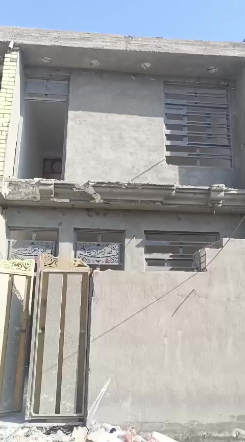 دار للبيع المساحه ١٠٠م زراعي ٢٥ طابق ونص يحتوي على استقبال وصاله مطبخ وحمام داخلي وغرفة نوم عدد ٢ وصحيات خارجية العنوان العماري قطاع ٦ مقابل المستوصف قريب على الشارع العام السعر ٥٠ وبي مجال البيت جاهز للسكن الاستفسار على الرقم ***********
