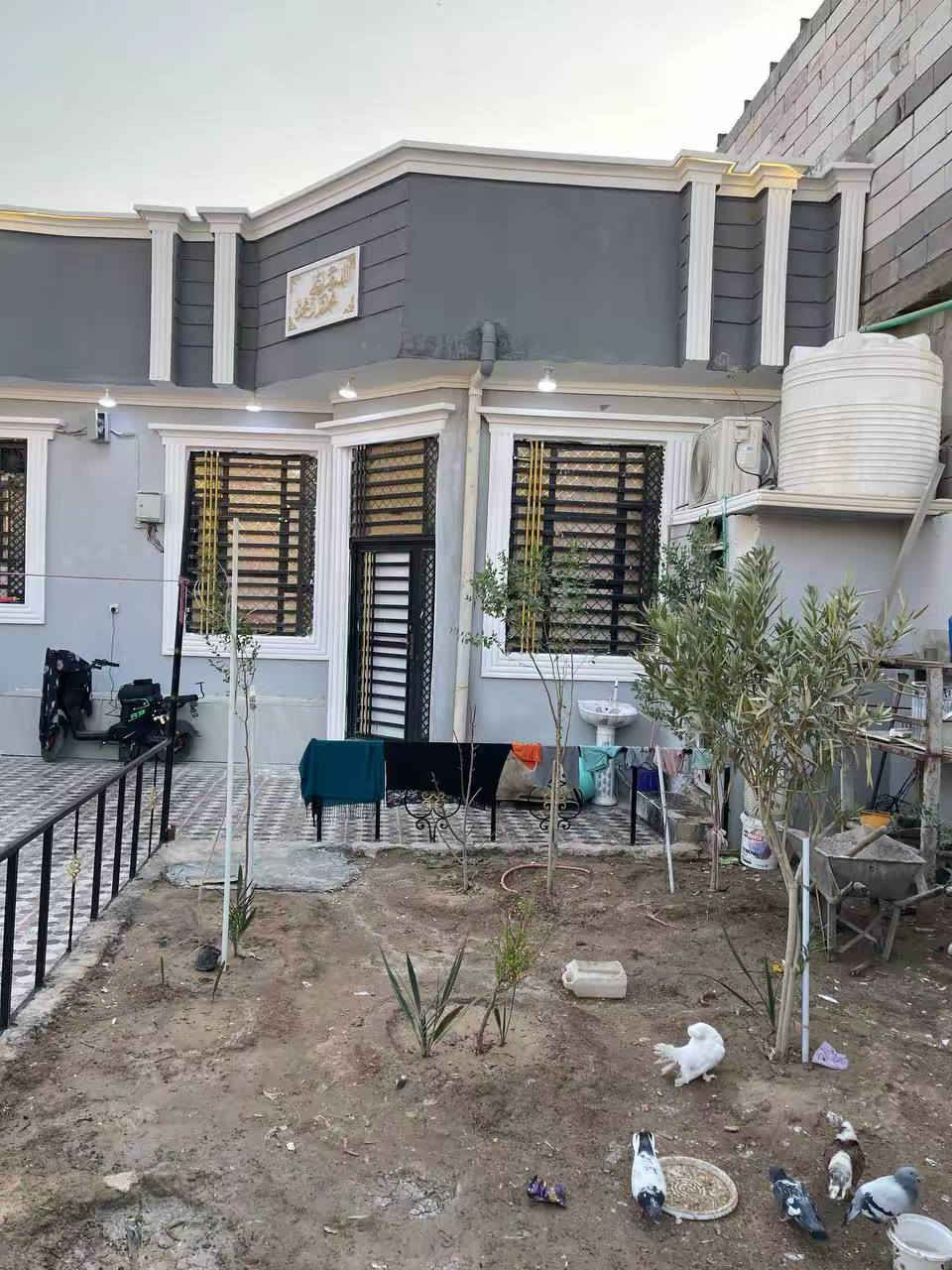 دار للبيع جزيره شارع اليوبه قريب من مدرسه الفاح الهلية ٣١٠متريتكون من ٣غرف وديوانية  وهول وموزع وكليدور مناور عدد2حمام شرقي وغربي تواليت خارجي كراج يشيل سيارتين حديقه كلش جبيره طابوزراعي مشتري من ابوالرض نفسه طابو زراعي سند 23 بناء درجه اولى شيش كله ابو16صطح سويته بساقله سعر١٣٨قابل للتفاوض هاتف ***********
