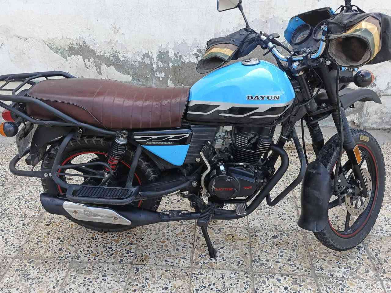 سلام عليكم شباب دايوان للبيع مرقمه مديل ٢٣
محرك مكفول لادخانه ولاتنقيص المحرك سبانه ممدود عليه
الدراجه شوفت عينكم للاستفسار ***********
