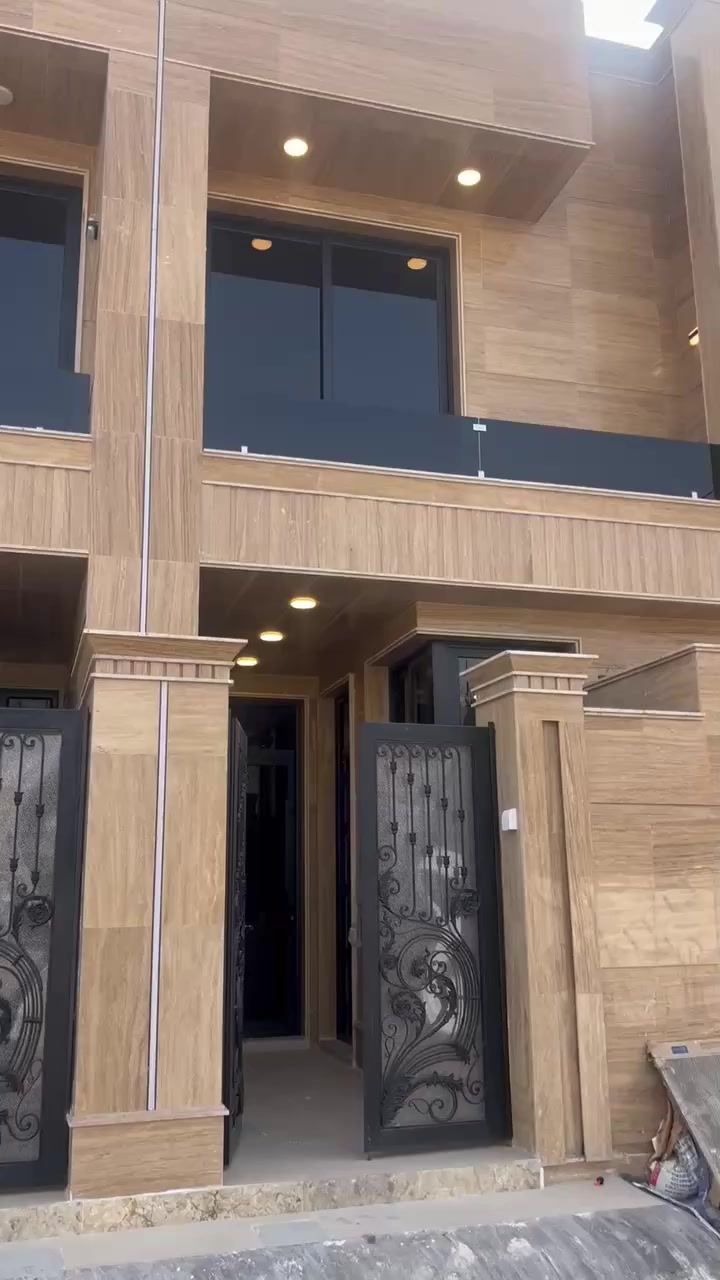 السلام عليكم مشتملات للبيع في حي المثنى الزراعي مساحة المشتمل 100 متر طابقين روعه جديد كافة الخدمات تبليط مدارس التفآصيل داخل الفديو ***********
