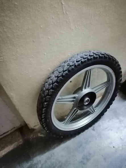 سلام عليكم ويل خلفي للبيع ويل بعده بلادي عدالته مصطره تاير نص عمر بس تشده وتمشي السعر 35 وبي مجال حك الجيه رقم الهاتف ***********
