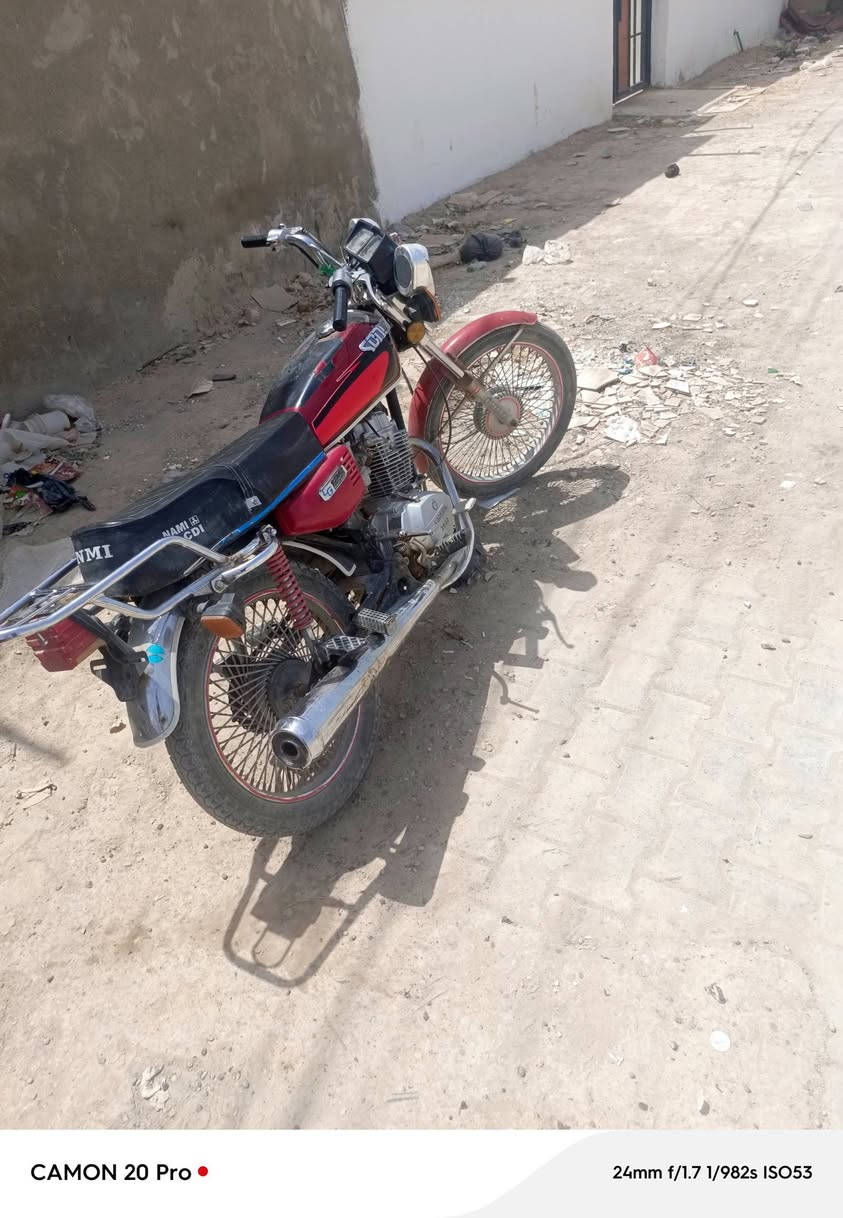 سلام عليكم دراجه للبيع  ظربت هندر ما مبدل بيه برغي دراجه وراق سكنر سعره 400 بيه مجال حك جيه ***********
