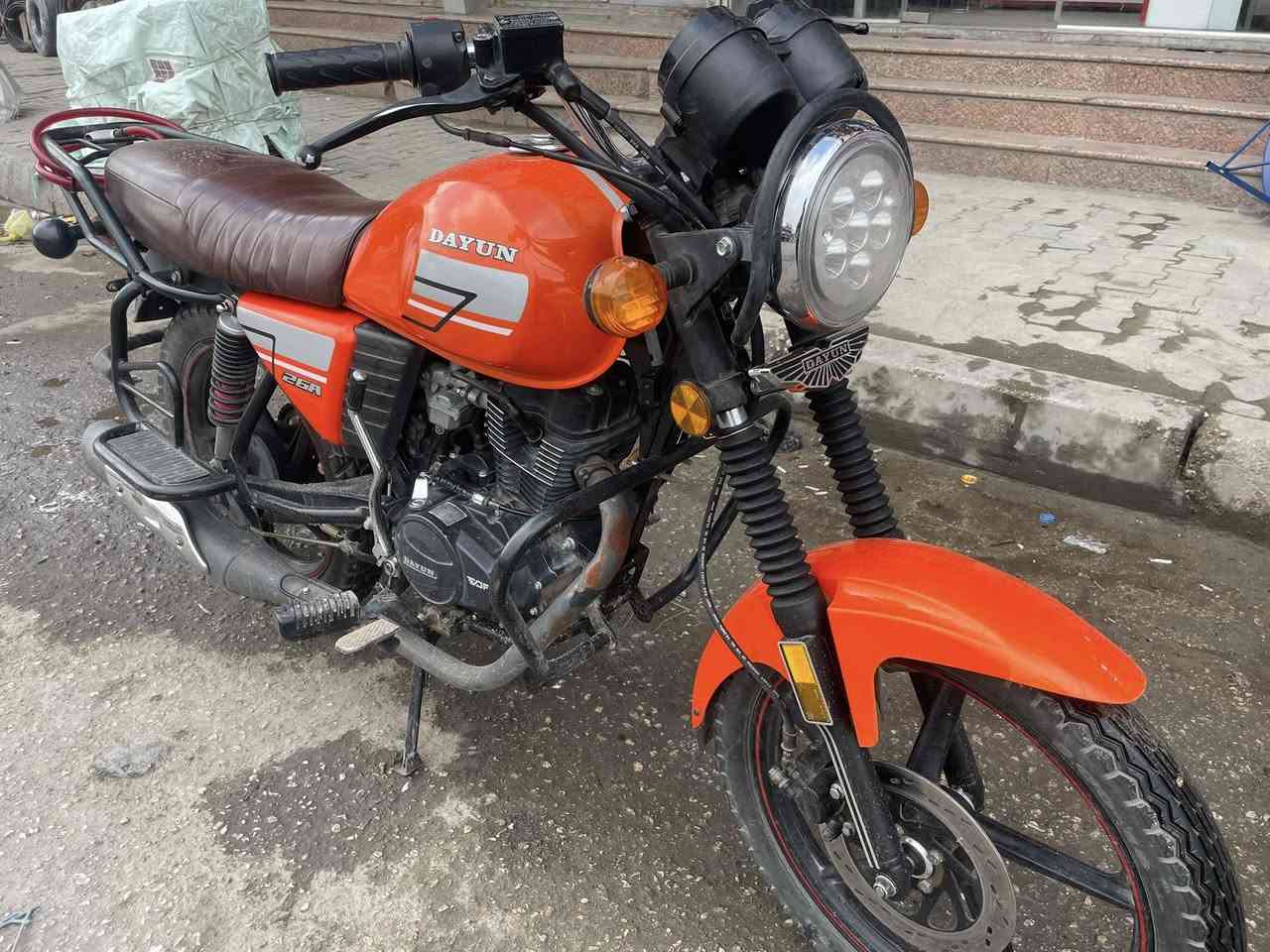 السلام عليكم
دايون نفخ موديل 22 اصولي مرقم مستلم سنوية باقية بس لوحات 
دراجة جاهزة وحلوة 
المكان كربلاء 
***********
