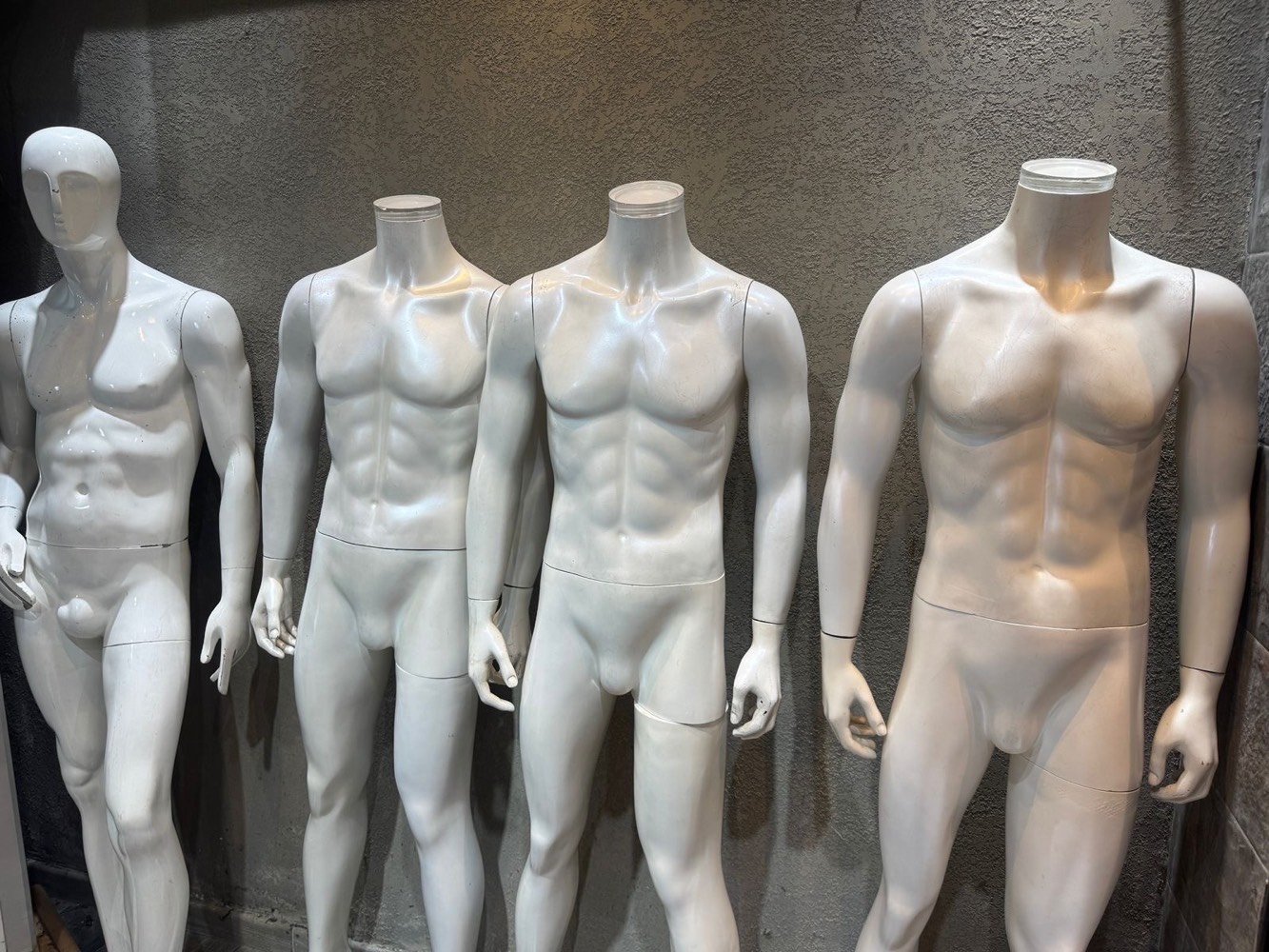 السلام عليكم من رخصه الادمن
فدوه عندي غراض تصفيه محل اريد ابيعهم لان محتاج فلوسهن مستعجل
⬅️مليكانه النصف جسم عدد:  9 قطع / سعر القطعه الواحده 15 الف
⬅️مليكانه جسم كامل عدد: 4 قطع / سعر القطعه الواحده 45 الف
⬅️مليكانه 3D تصميم حديث الشكل قطعه واحده فقط / السعر: 100 الف
المكان بغداد الكرخ وللتواصل والاستفسار 
( ***********)