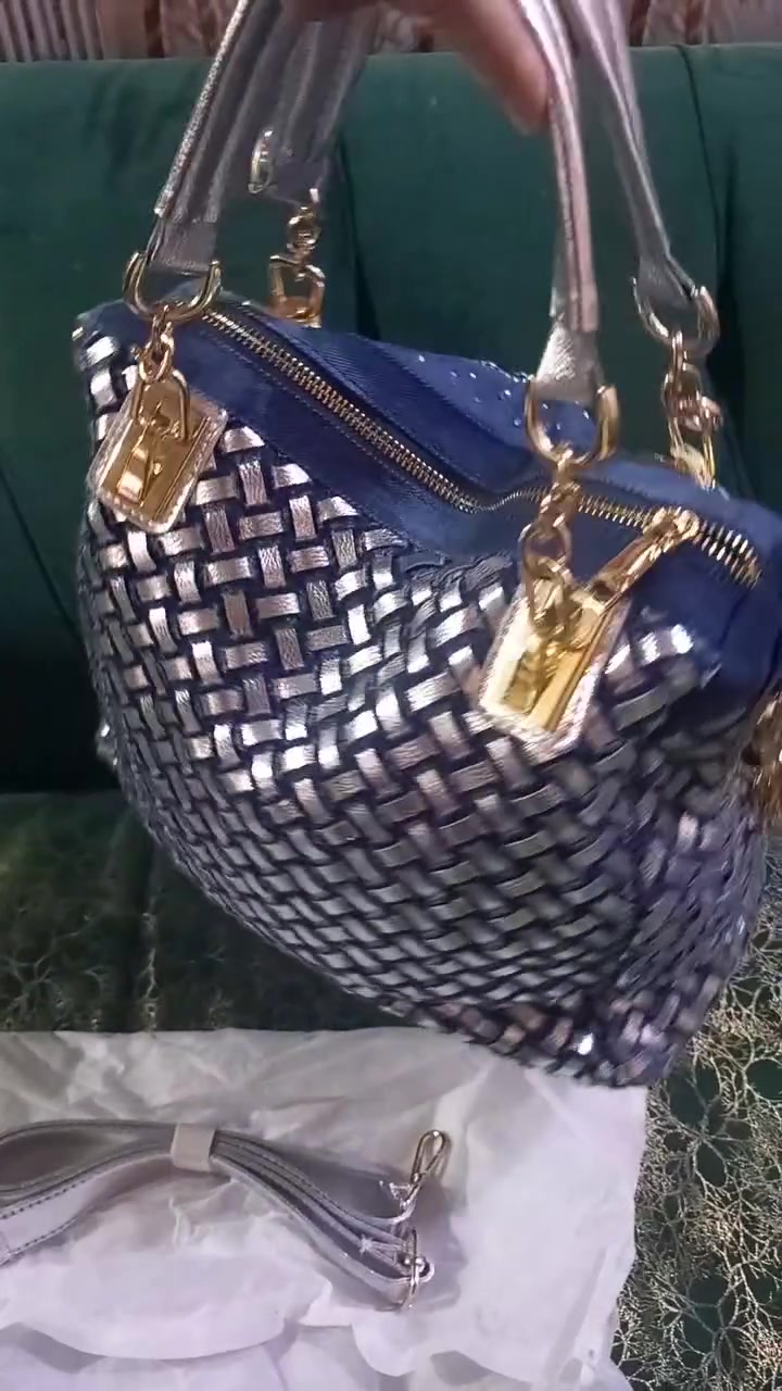 تحفة فنية بالليبل مامستعملة 
جينز مطعمة بالكرستال


**إذا كنت صاحب هذا الإعلان وتريد حذفه لأي سبب، رجاءا أرسل رسالة إلى الدعم الفني**