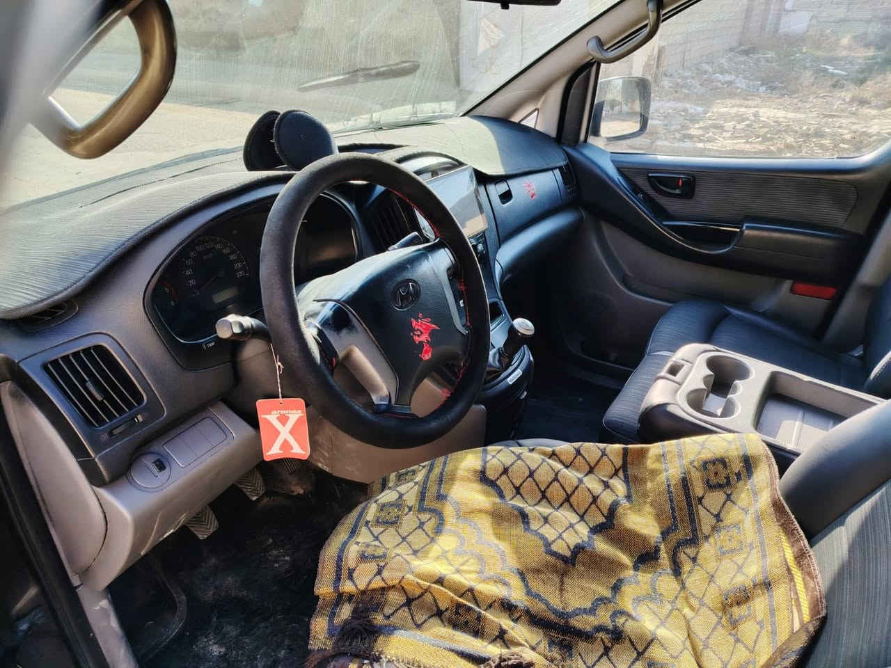 السلام عليكم starex ستاركس فان 2013 نظيفة مكفولة كير ومحرك مصبوغة عام للجمالية مراوس بس نيفارة 2015-2016 نظيفة جداً *********** واتس فقط
