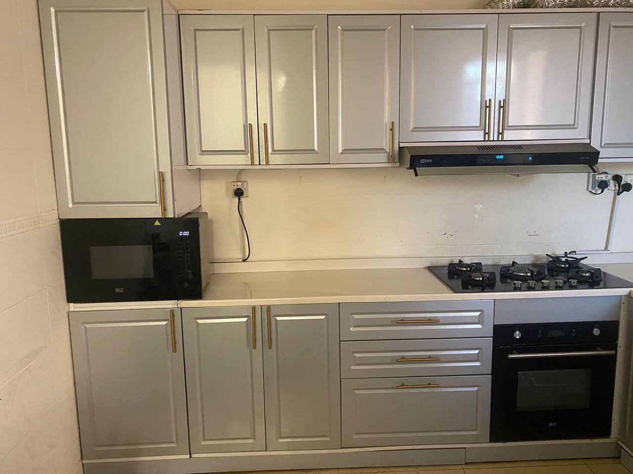 كاونتر الداخل mdf والخارج hdf قياس الكاونتر ٣متر و١٨سنتمتر طول السنك متر و٨٥سنتمتر السطح مرمر مابي اي اضرار اخو الجديد للبيع الي يريدة يراسل عالخاص العنوان بغداد السيدية أو يتصل على هذا الرقم *********** بي واتساب
ملاحظة :فقط الكاونتر للبيع بدون الأجهزة
