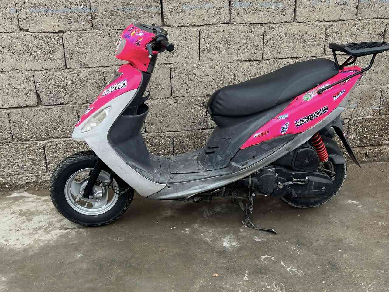 1
السلام عليكم ورحمة الله وبركاته 
دراجة ماكس منغولي للبيع 
سعرها 400 الف مكانها بغداد منطقة الكمالية

الدراجة لونها لبلادي ابيض وهذا فابلون لاسق اني مسوي بيدي 
مكينة مفتوحة بس الله شاهد مكينتها تخبل وخير من الله 
عليها صالنصة FM رياضي 
دراجة حلوة ومنصوبة وما متعوبة من الشغل للبيت حتى مكانات بعيدة ما اطلع بيها 
بيها نقوصات بسيطة ما تكلف 50 الف بس اني ماعندي مجال اسويهن واصلاً ما موگفاتها 
والدراجة شوكت ما تجي تريد تشغلها هندر واحد وبعز البرد هم كذالك هندر واحد تشتغل 
يعني من الاخير دراجة حلوة ومو مال بياع شراي 
يعني مال واحد يجنيها امانة الله الدراجة تاخذها تترحملي عليها 

نقوصاتها 
بريك امامي ينرادلة فقط قمچي
والسلف مالها واگف ينرادلة تبديل 
الاشاير مال صفحة اليمنى امامي وخلفي والسطاب بريك واگفات 
والدشبول ينرادلة تبديل 
يعني هاي الهوسة كلها ما تكلفك 50 الف 
وهاي النقوصات تنزل من سعرها واني خادم 

رقمي *********** بي واتساب 
ومتواجد عالماسنجر
