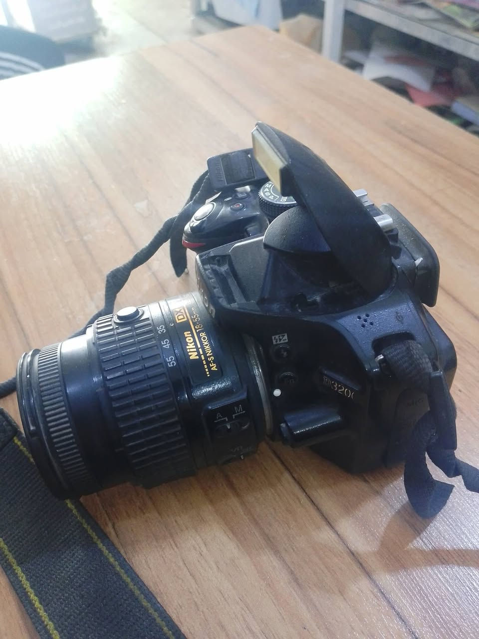 كاميرا كانون ٣٢٠٠ مستعمله نظيفه فديو فوتوغرافي صورته حلوه السعر ١٨٠ وبيه مجال قليل لتواصل رقم ***********
