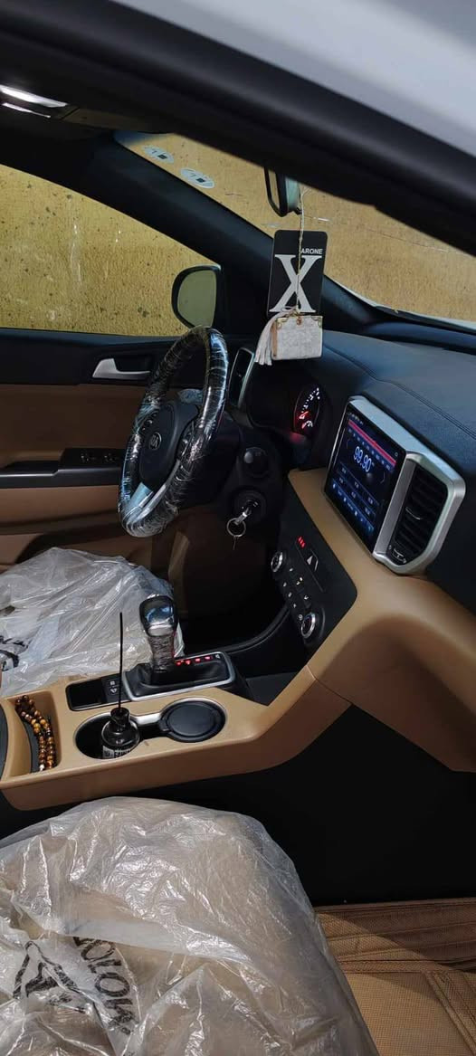 سلام عليكم اخوان كيا سبورتج موديل 21 خليجي بدون حادث وبدون صبغ مواصفات السياره بانوراما تبريد قطعتين شاشه حساس خلفي صندوق كهرباء ماشيه 52 الف استيراد خليجي خاص يجي العداد ميل مالتها سياره تخبل وجديدة مكاني الشعب رقم تلفون *********** السعر 210 قفل
