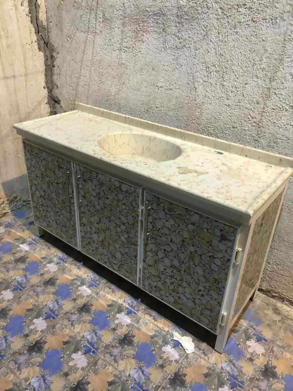 سيت ثلاثي 
كاونتر+ملحق العرض 2متر 
سنك مرمر صناعي العرض 1متر ونص
شغل ونوعية المنيوم ممتاز ومتين
السيت الثلاثي بحالة جيدة نوعا ما مع بعض التفاصيل البسيطة
السعر 200الف وبي مجال بسيط 
***********
بغداد-حي العامل
