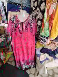 متوفر لدينا بضاعة جديده شلحه ودشداشه نسائي كشمير وفالينه سعر القطعه ٣٠...