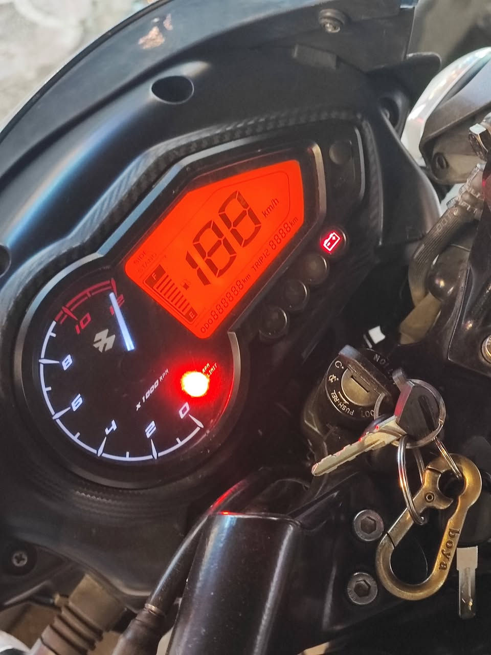 السلام عليكم
ماطور بولسر مرقم للبيع حيل نظيف 
مكاني موصل ايسر 
***********
