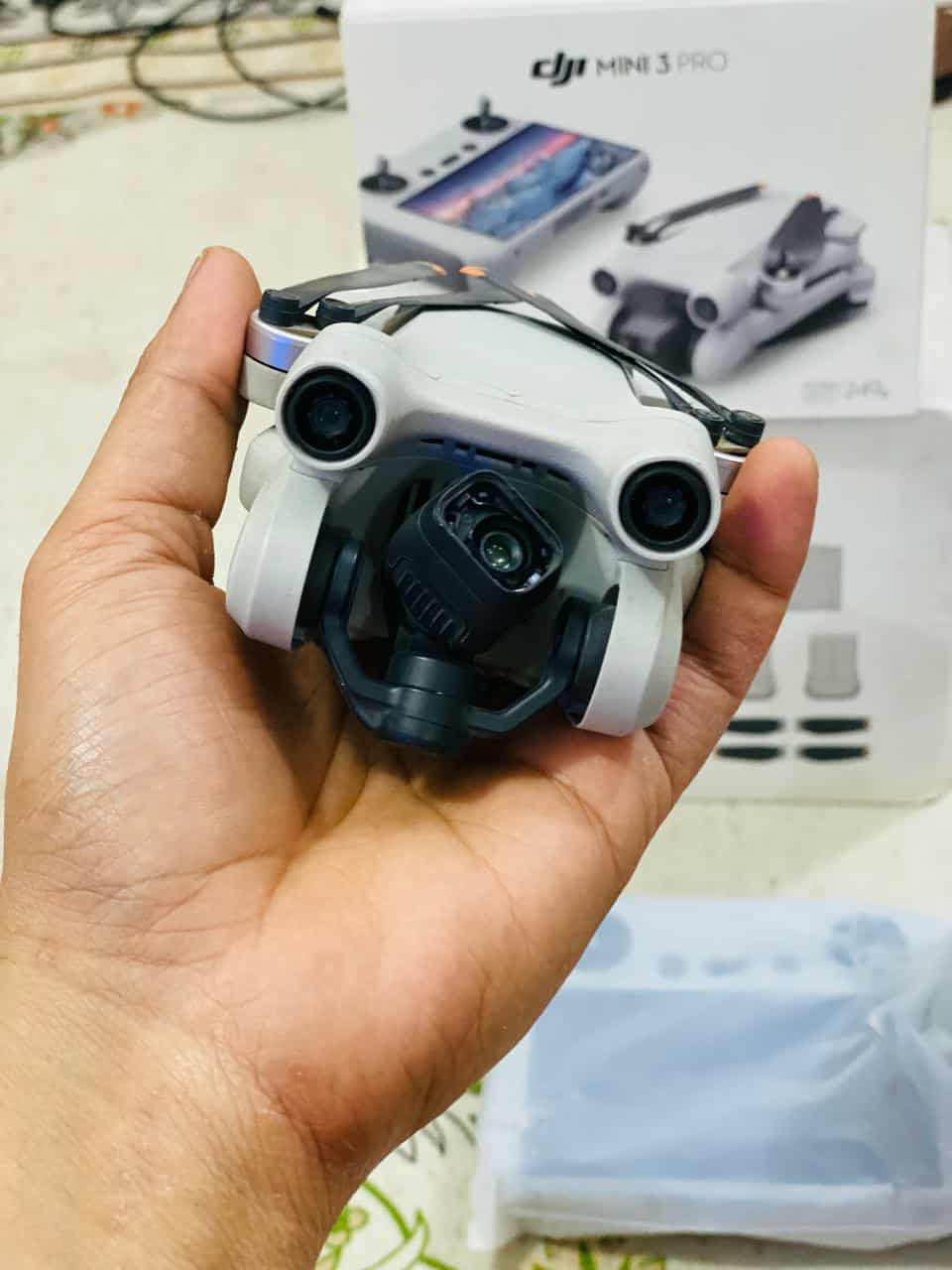 مني 3 برو كامل ملحقات بس شويه هاملها الدرون السعر 850 وبيها مجال
***********
