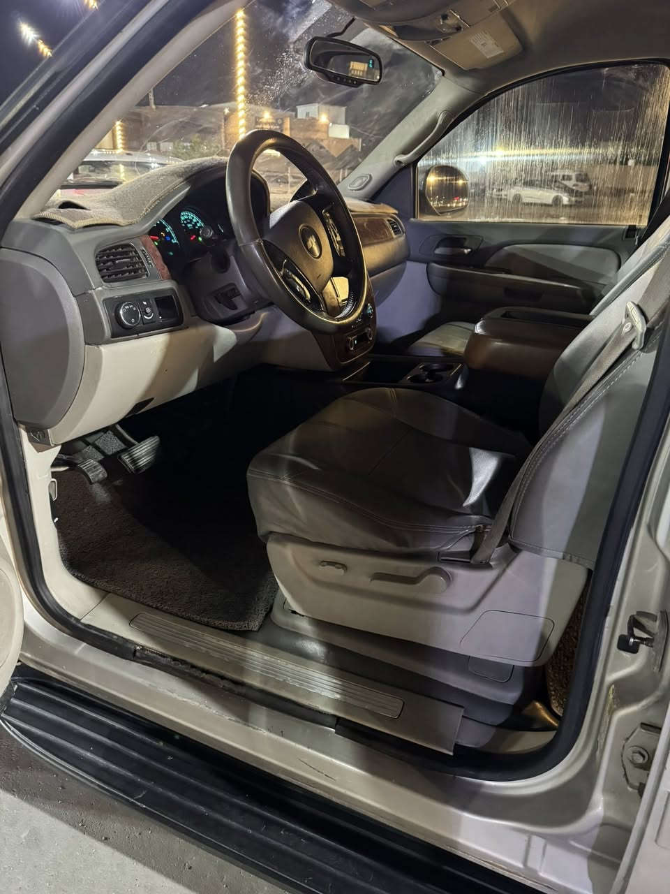 تاهو موديل 2007 مكفوله من الضربه والفتح بيها صبغ مكانات سنويه جديده راعيها أيريد تحويل مكينه كير حداديه تبريد تخم تاير مكان السياره البصره القبله سعرها 165 وبيها مجال بيع مستعجل للاتصال ***********
