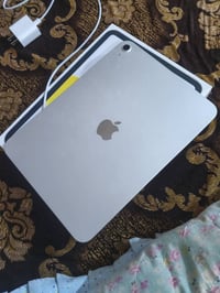 ايباد 11 a16الذاكرة 128 بطارية 100مشحون مرة1السعر 475رقم الهاتف 078325...