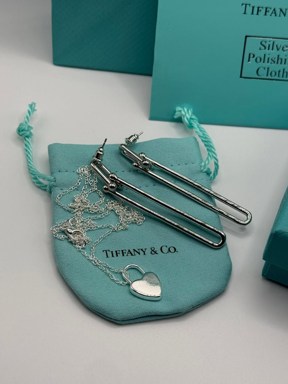 تراجي وكلادة ماركة tiffany امزون مع العلبة والملحقات
يوجد توصيل كافة محافظات العراق


**إذا كنت صاحب هذا الإعلان وتريد حذفه لأي سبب، رجاءا أرسل رسالة إلى الدعم الفني**