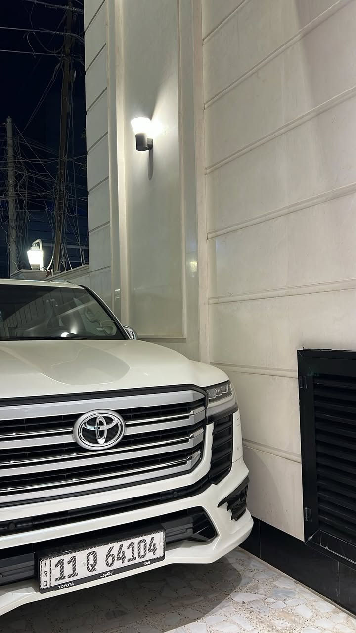 السلام عليكم للبيع لاندكروز VX 2024 ضمان شركة SAS بعدها بالضمان، السياره ماشية 16الف
عامة السياره مغلفة PPF بالكامل

مكان السياره بغداد هـ ***********
