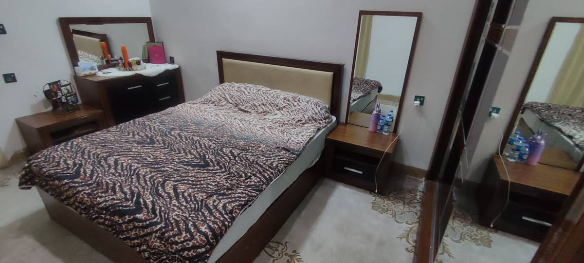 غرفه ٥ قطع نظيف جدا بدون دوشك سلايت ٢٨٠ الف للتواصل ***********
