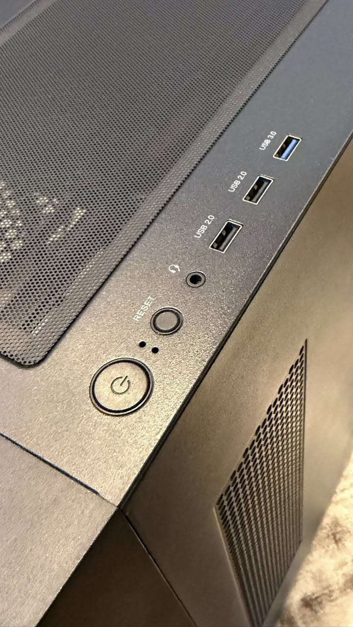 ⭕️السلام عليكم⭕️
كيس نوع MASTER X II CASE BK EN44298
 فارغ مع 4 فانات للبيع الكيس مستعمل فترة قليلة سعر الكيس 65 الف

بور سبلاي نوع ROKET 650W سعره 60 الف 
مكاني بغداد الامين
رقم التلفون ***********
