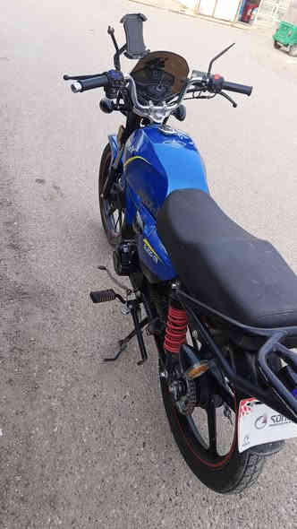 السلام عليكم دراجة سونك موديل 2025 للبيع دراجة نظيفة ما صار هواي من أخذته محرك مكفول كهربائيات كاملة سعر 850 مكاني بغداد الزعفرانية رقم ***********
