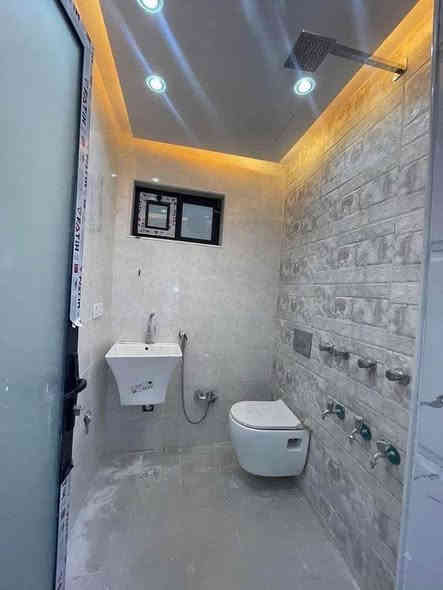 سلام عليكم
بيت للايجار السيديه قرب شارع الخيرران 📍
البيت فول بناء جديد زيرو ممسكون
50م
جبهة 6
3 غرف نوم
2 سويت
3 صحيات
صاله ومطبخ 
3 طوابق
مدخلين
للاستفسار اكثر ***********
للملاحظة مو ابو مكتب عقاري صاحب المنزل
