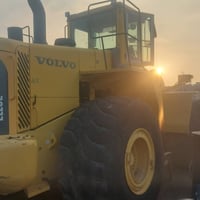 شفل فولفو موديل ٢٠٠٢حجم ٢٢٠ رقم اربيل الماني سنويه وهزه جديدة بسمي للب...