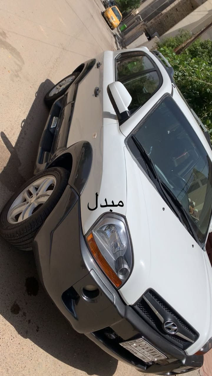 السلام عليكم 
توسان 2009 خليجي 
فول موصفات 
بيها جاملغ مبدل 
وضحت بالصوره الي بيها 
محرك2000 
رقم بغداد 
تخم تاير تبريد صدر جيد جدا 
سعرها110 
العنوان بغداد الدوره 
***********
