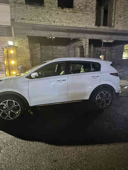 السلام عليكم للبيع كيا سبورتج 2020  جيتي لاين اعلى فئة بالسبورتج 
فول موصفات 1/1 سياره بيها  جاملغ خلفي (حارر) صفحة الصدر  
بصمة +بصمةابواب+ بصمة صندوق
السعر (22000$) يعني 220 ورقه
السيارة جديدة  الكشنات ع وضع وكالة 
تشغيل بصمة
بانوراما
سايد بريك بصمه
صندوق كهرباء 
اوتو هولد
اريل نفكيشين
شاشه كار بلي 
تبريد بيانو
شاحن واير ليس
بكلايت لد 
بلوجكتر بقلاوه
مود درايف
حساس امامي 
حساس خلفي
مانع انزلاق 
وبقية الموصفات المعروفه 
اي ستفسار :***********
عداد المسافه: 59 الف كيلو
رقم بغداد مشروع وطني باسمي تحويل ثاني يوم
