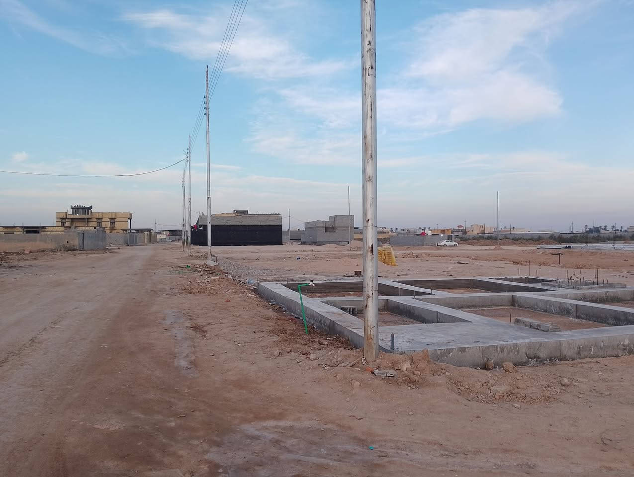 قطعه ارض مساحه 100 متر مربع مع اساس
شريطي ملك صرف زراعي من ضمن 8 دونم
عنوانه الصالحية جزيره الصالحية قريبه على السده الثانيه ابيع نقد وقصاد وعندي بناء بل الاقصاد تواصل *********** البصرة, العراق
