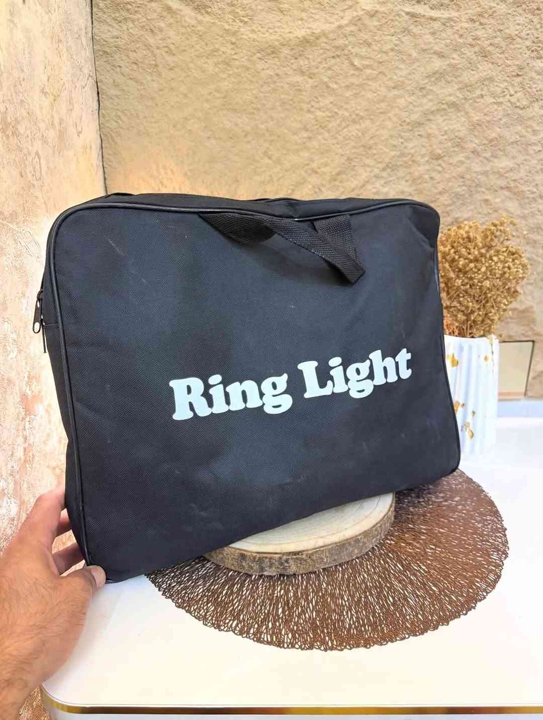 رنك لايت ضوئي (RGB) وستاند ثلاثي الأرجل للهواتف 
ستاند ثلاثي الأرجل قابل للتكبير والتصغير أقصى حد (150-160) مع إمكانيه التحكم في مستوى الطول 
للتصوير بالهواتف الذكيـه بالوضع الأفقي والعامودي 
رنك لايت ضوئي دائري دوار (360) درجة 
جهـاز (ريمونت) للتحكم عن بعد لاسلكي 
رنك لايت ضوئي متعدد الالوان ثابتة ومتحركة قابل للتحكم بمستوى سطوع الضوء 
يعمل بالطاقه الكهربائيه (USB)
مناسب جداً للتصوير والمحاضرات  والبث المباشر والمكياج وغيرها 
تحتوي على حقيبة حفظ محمولة 
جديـد مع كافه الملحقات 
السعـر ١٨ الف 💰
ملاحظه (عند الشراء فحص المنتج قبل مغادره المندوب بعدها نكون غير مسؤولين)
توصـيل 🚚 بغداد ٥ الاف 
توصـيل 🚚 محافظات ٦ الاف⁩⁩⁩⁩⁩


**إذا كنت صاحب هذا الإعلان وتريد حذفه لأي سبب، رجاءا أرسل رسالة إلى الدعم الفني**