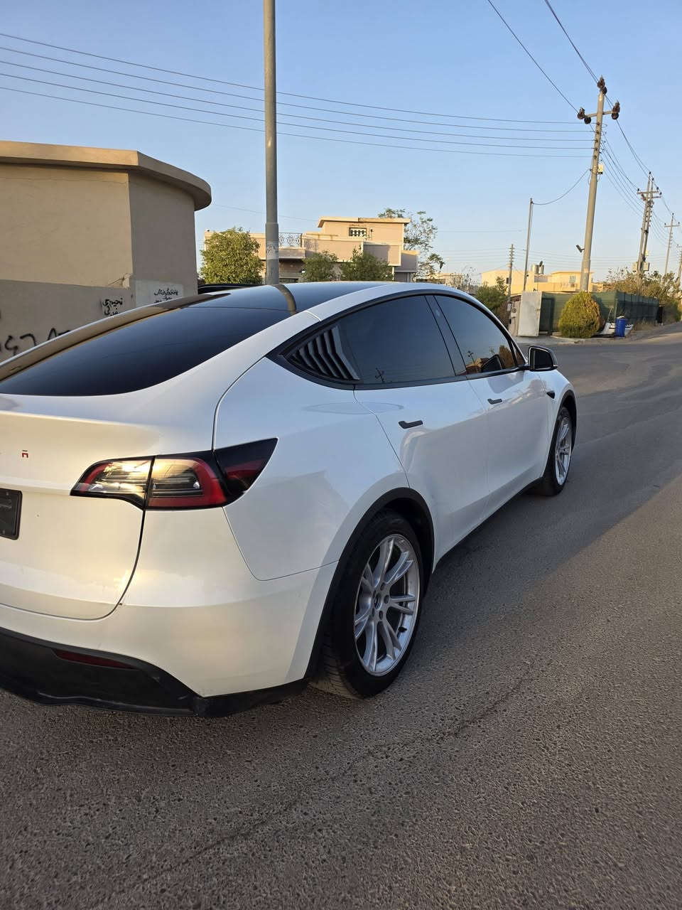 تسلا Y تك ماطور
2023 وارد كندي 
رقم الشاصي موجود بالصور 
بدون ارباك 
جاملغ السكن صبغ 
ربع البنبد بارد
بدون دواخل 
البطارية بشرط 100%
كهربائيات بشرط 100%
ماشية 38 كم 
مكان السيارة اربيل 
رقم اربيل 
للاستفسار عالخاص او واتس اب  رجاءا 
***********
