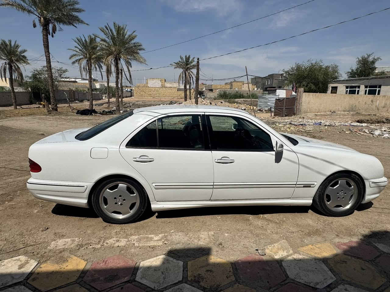 السلام عليكم
ام عيون ٢٠٠١ محرك v  ايليكنس ماشية ١٢٦٠٠٠ كم  
مكانها بالنجف السعر ١٣٠ وبيها مجال
  ***********
