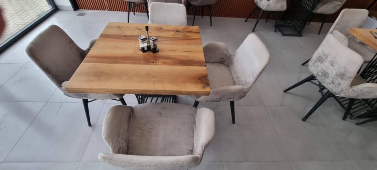 ميوزه للبيع
ميوزه مال مطعم عداد 5 هنه والكراسي مالتهن جداد ومرتبات
***********
وتساب
