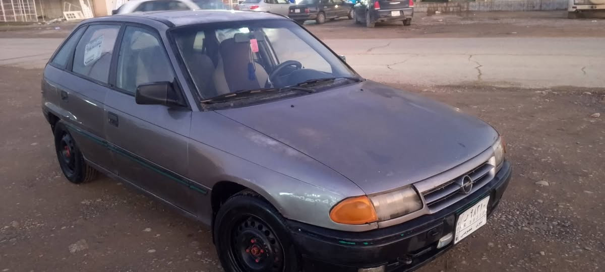 السلام عليكم استرا بلا صبغ بلادي رقم نينوى ألماني شرط الوكاله والتحويل مشروع وطني كابون بنزين بيها محرك وكير شرط طخم تاير جديد كهربائيات كلها شغاله  صدر امامي خلفي جديد سياره حلوه بمعنى الكلمه فقط مراوس بسياره واريد فرق شعندك خابر صاحبها ‏‪***********‬‏
