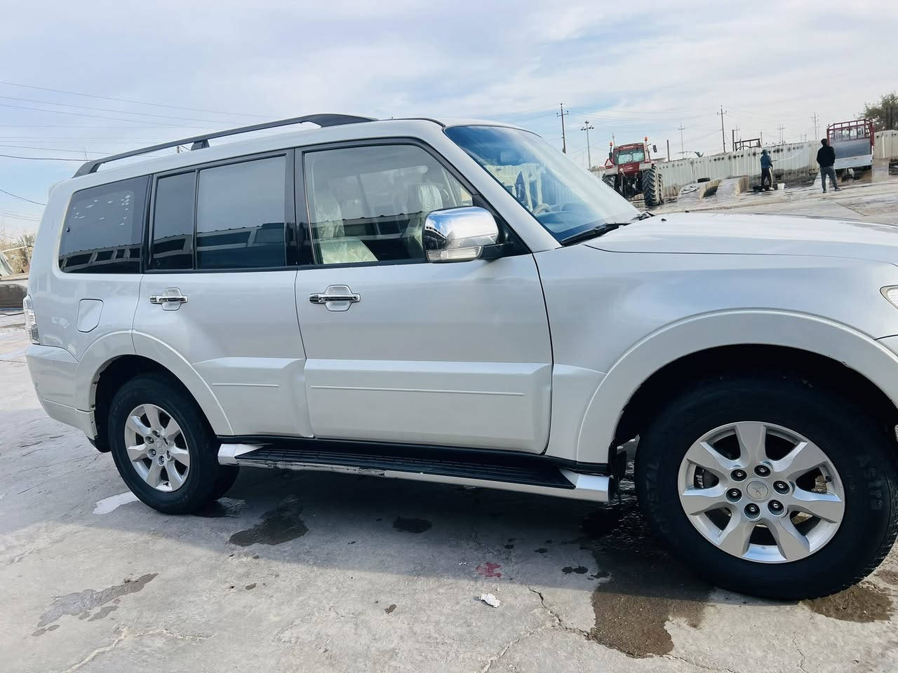 السلام عليكم 
للبيع 
باجيرو 2018 كويتي كفاله عامه من الصبغ والضربه 
مكينه وكير كفاله سياره على وضع الشركه بيها منطومة غاز  
مسويلها عزل كامل وشاشه وكامره خلفيه 

مكان السياره الديوانيه 
للاستفسار الاتصال على الرقم ***********
