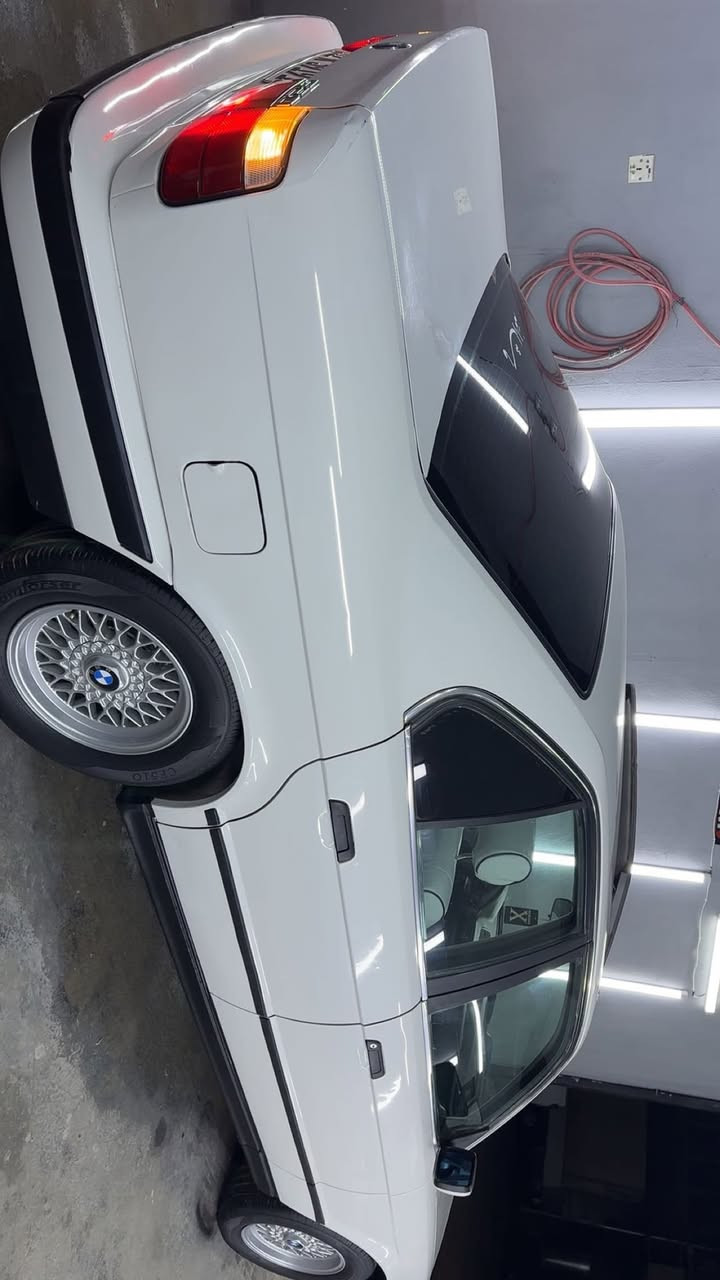 سلام عليكم بي ايم موديل 1993حجم 520 كبس كير مكينه شرات رقم سنويه جديد كابون بنزين سياره وضع شريكه بدون دعم بدون صبغ  سياره موجود في محافظه دهوك تحويل وكاله شرات سعر 73 بيه مجال ***********
