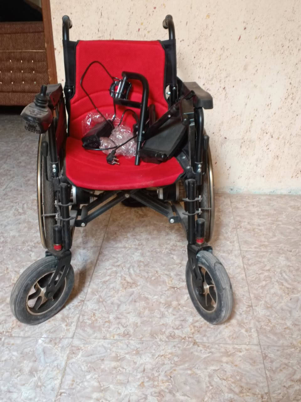 سلام عليكم عربانه شحن للبيع نضافه 90 بالميه السعر 550 أو بي مجال عنواني بلدروز اكسيرات شارع الزراعه ***********

