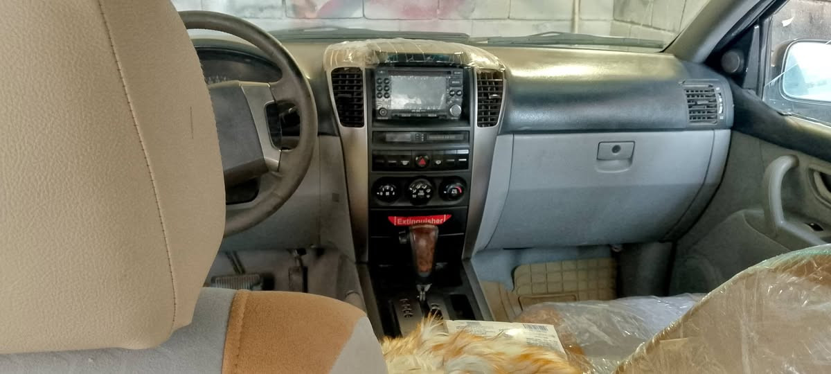 سلام عليكم سورنتو 2006 مكينه وكير وشاصي كفاله تخم تاير حداديه خير من الله للاستفسار ***********
