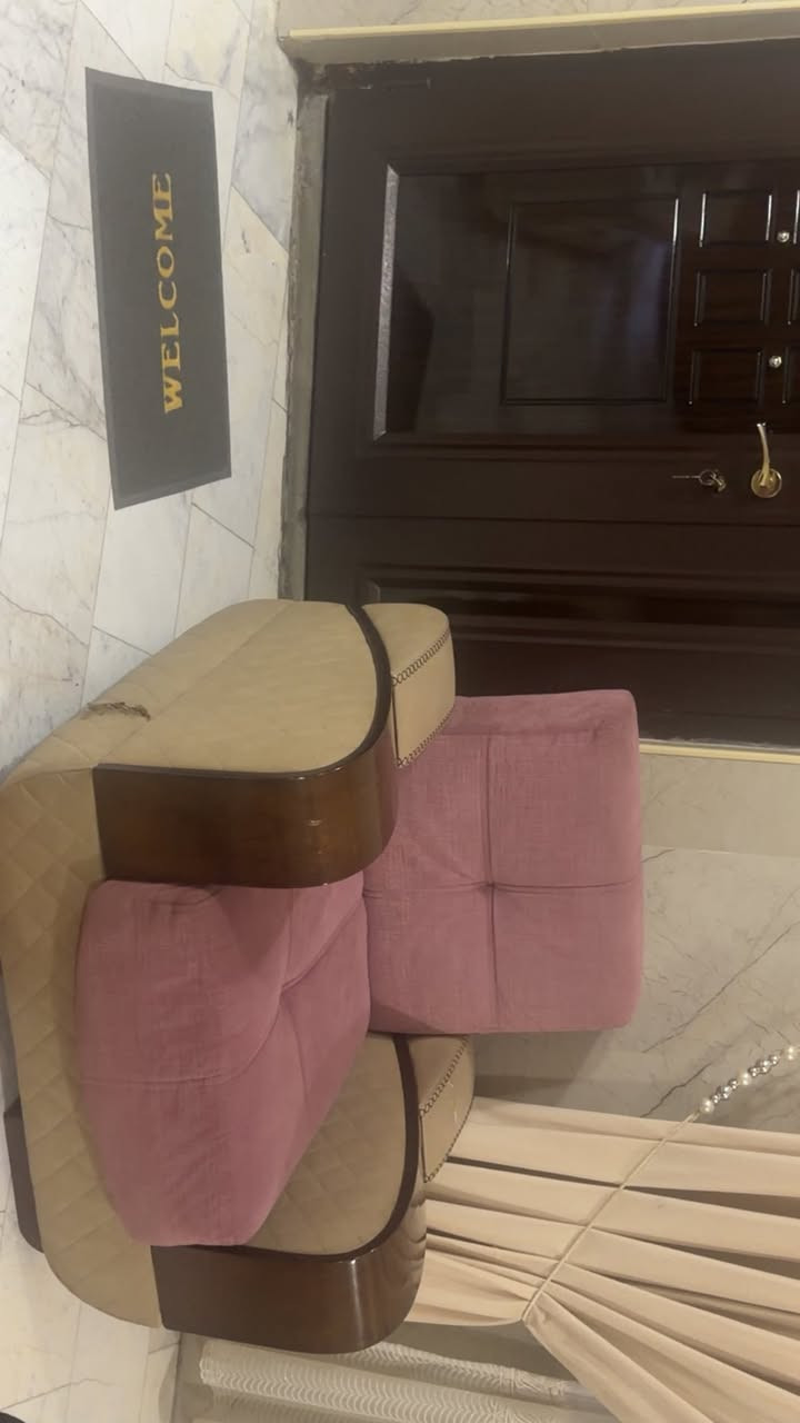 تخم مع طبلات السعر 175 ألف العنوان بغداد الكراده قرب ساحه عقبه بن نافع الرقم الواتساب 
***********
