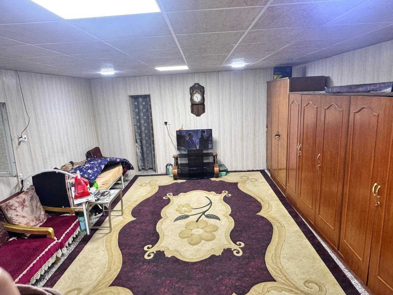 السلام عليكم 
بيت تابع لمجمع الامانة للبيع موقع ممتاز بغداد شارع فلسطين مقابل مطعم الابتسام داخل فرع مدينة ألعاب فانتازيا لاند
 يتكون من 3 غرف نوم واستقبال كبير مع الملحقات كاملة 
البيت جاهز من كلشي ماء كهرباء مجاري كامل من كلشي 
السقف سندويش فقط الاستقبال شيلمان مساحة + 150 متر 
للاستفسار على السعر الاتصال على الرقم 
 موجود واتس اب
***********
