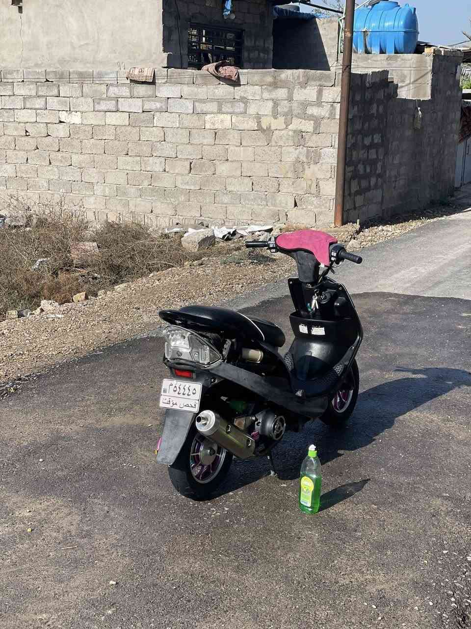 السلام عليكم ماكس عدلة مكينة بلادية دراجة بيها غراض هواي ودراجة خير من الله شلعة معدل مكينة شرط نعومة
والاشاير الأمامية موجودات قبق الهندر موجود وكامل 
مكاني بغداد الدورة 
السعر 650 
الرقم بي واتساب ***********
