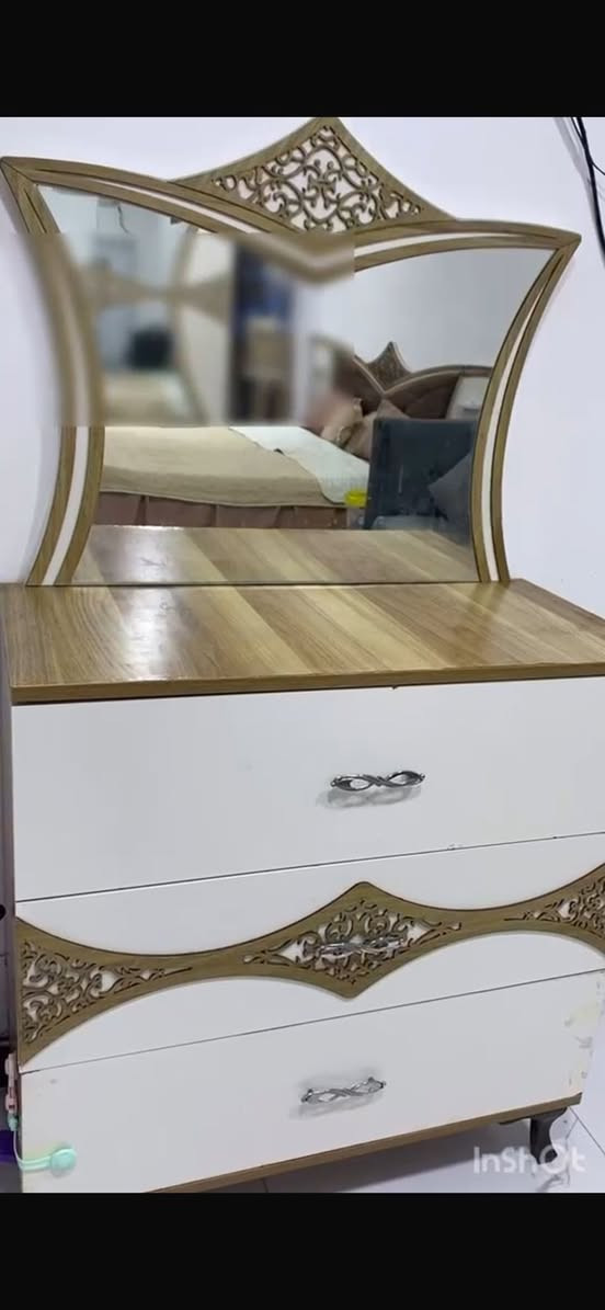 غرفة نوم 6 قطع مستعمله 
بيها ملاحظات قليله 
ب300 الف وبيها مجال
***********

