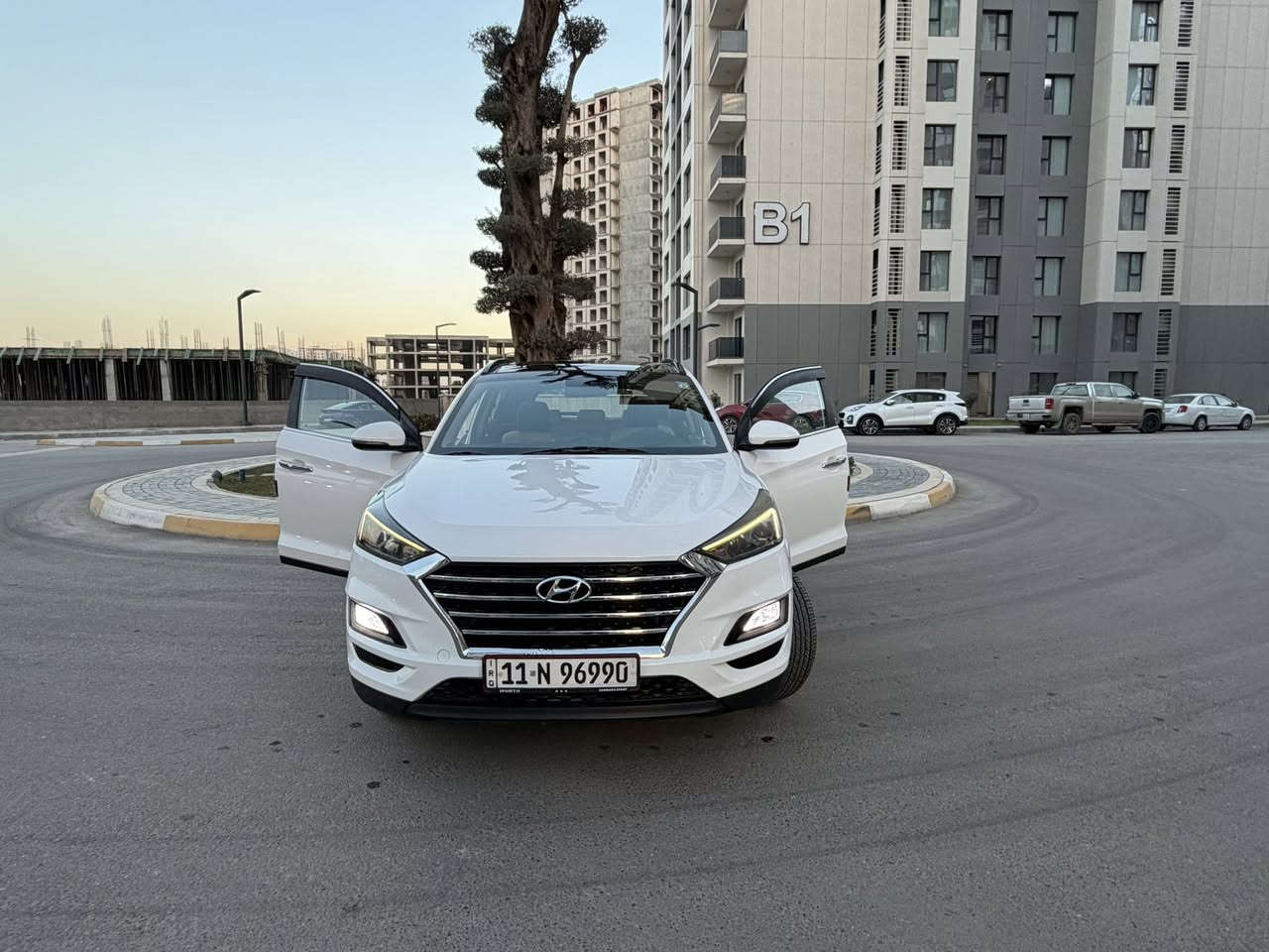 يالله اللهم صل على محمد وال محمد ... هيونداي توسان ٢٠١٩ خليجي وكالة فول مواصفات
العداد / ١٣٤ الف كيلومتر حقيقي قابل للزيادة

المواصفات / بانوراما -بصمة وبصمة ابواب- مري كهرباء -مقاعد جلد وكرسي السايق كهرباء - حساس امامي وخلفي - كامرا خلفية - تحكمات واوامر صوتية وشاشة ابل كاربلي وغيرها

 * السيارة مرقمة بغداد وعليها تخم تايرات جديد ودهن وفلاتر جدد وصدر جديد يعني كاملة مكملة 

ملاحظة / السيارة نطخت عدنا ابغداد وصار بيها تبديل جاملخ امامي جهة السكن بدون اي دواخل وبدون ايرباك موضح داخل الفديو 

السعر / ١٨،٨٠٠ $ وبيها مجال بسيط ... الشراي يتصل ويدلل *********** واتساب وغير متواجد على الفيس /  مكانها بغداد
