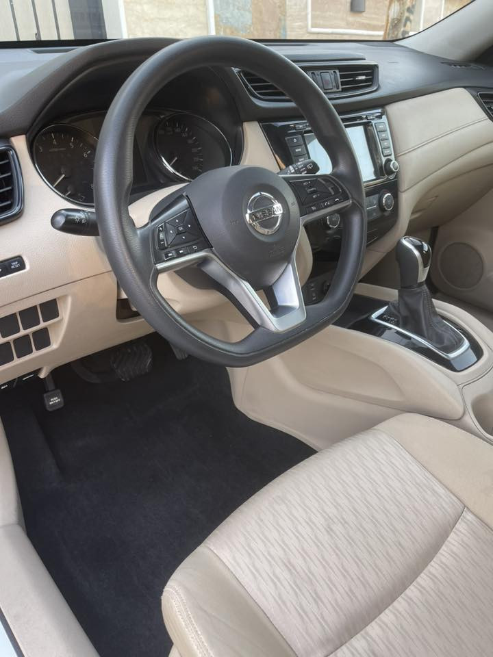 للبيع نيسان اكس تريل لون ابيض خليجي موديل 2019 ماشيه 57 الف مكفوله عده شبر بارد المكان بغداد حي العدل او حي الجامعه الاتصال *********** 
ماشيه 57000
7 راكب
السعر 174 ورقه
