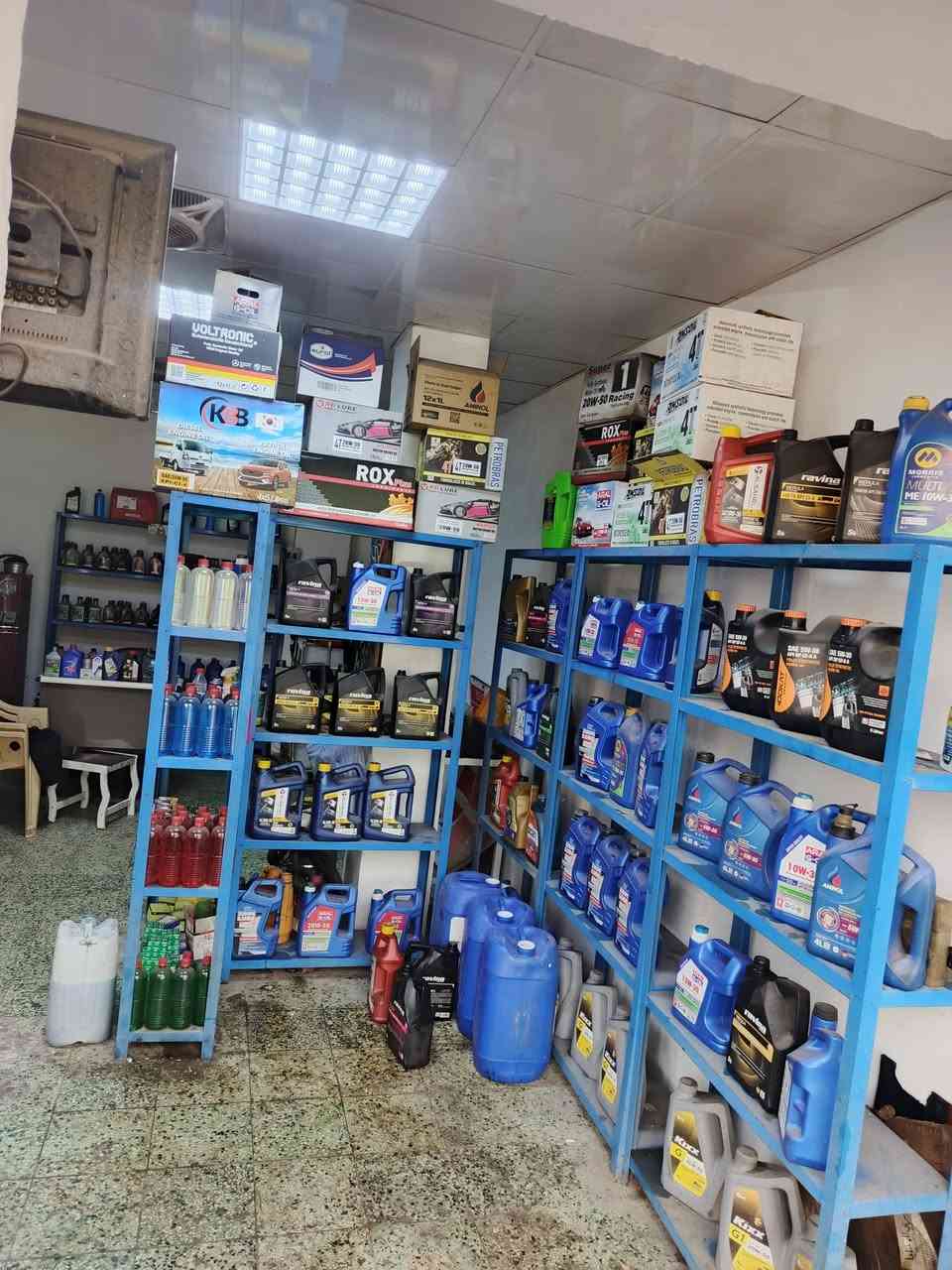 سلام عليكم محطة غسل وتبديل دهن البيع لعدم التفرغ جاهزة من كل شيء بيها 10رفوف اربع كامرات +بلازما تاتكي ابو 1000لتر ضاغطة ايطالي كهرباء جديدة 200بار وبانزين هم ايطالي وبطل رغوة وكمبريسر ابو 250لتر ثلاجة وميز وثلاث كراسي وهيتر طبخ كهرباء ودهن دراجات وفلاتر وعدة كاملة الموقع :مدينة الصدر تقاطع السفارة قطاع 21 الشراي يتصل ما جاوب خاص -***********
