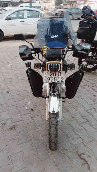 سونلك كفاله عامه ادامه جديده
2023
كلج جديد 
عينه جديده
باتري جديد
تخم تاير جديد
مزوده بلاجكتور بومه 
لاتبخير لا تنقيص 
رقم انكليزي تحويل بنفس اليوم 
دراجه متعوب عليهه ومرتبه 
السعر 1750
***********
