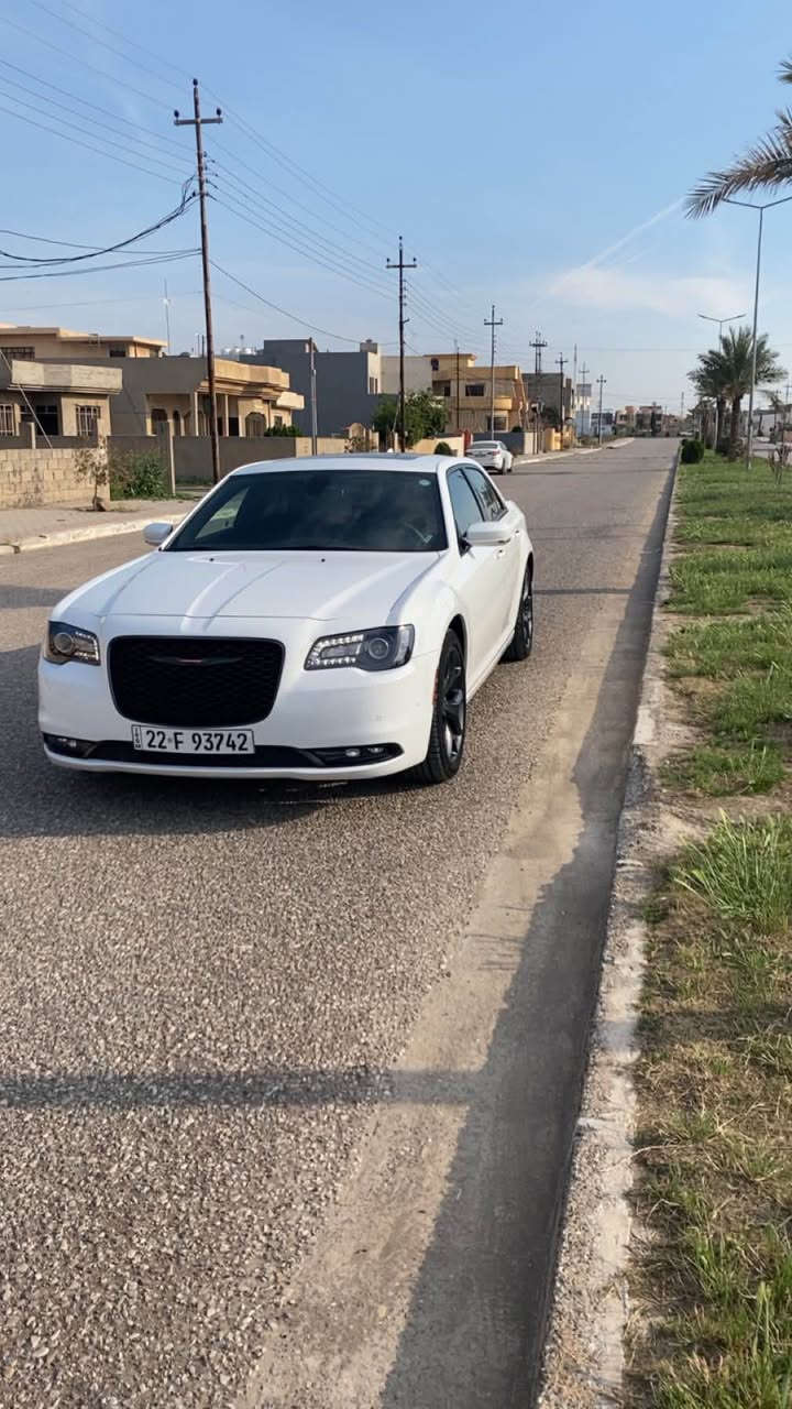 اوباما S وارد امريكي موديل 2023 كلين تايتل 
ماشية 29 ميل
بانوراما 
حساس امامي وخلفي
رادار جانبي 
دمام بلصندوق
لايت زينون
كشنات جلد اسود
باقي مواصفات معروفه 
سيارة بحالة الوكالة 
للاستفسار اكثر اتصل على رقم *********** الحمدانية, نينوى
