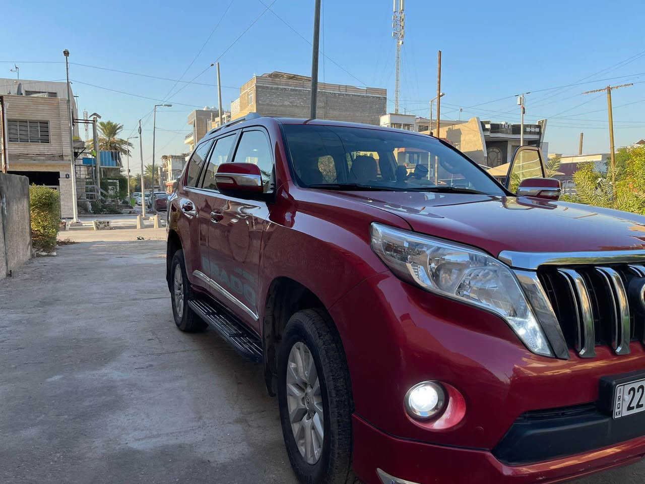 السلام عليكم 
برادو موديل ٢٠١٦ سته سلندر سبير تعليك 
فئه GXR ماشيه ١٦٠ الف كيلو 
فول مواصفات بصمه ولايتات زنون وشاشه وحساسات اماميه وخلفي سلايد روف ملاحضات السياره بيها جراد ع القماره وعلى الكفر الخلفي مال تاير السبير وبيها صبغ الباب عكس السائق مع الجاملغ .
مكان السياره زيونه شارع الربيعي سعرها ٢٩٠٠٠$ وبيها مجال للاستفسار الاتصال على الرقم 
*********** بغداد, العراق
